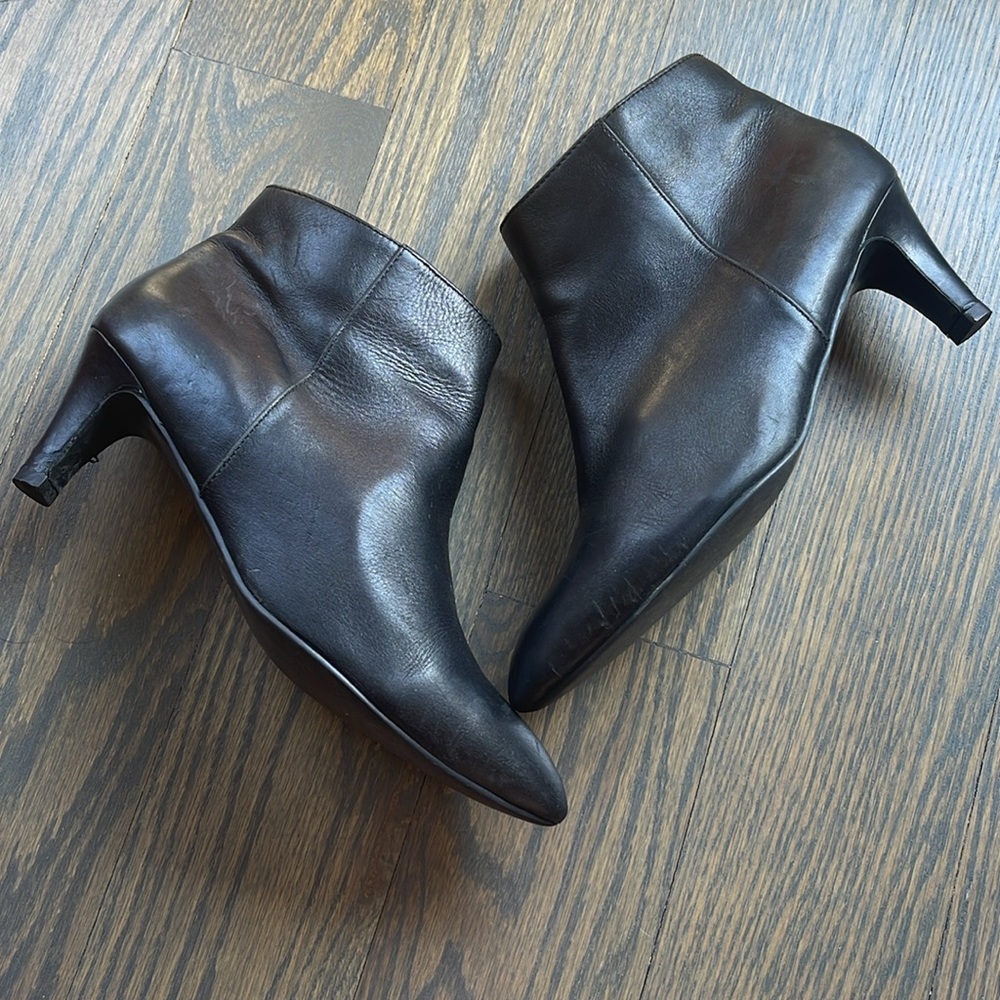 Women’s Seychelles Black Leather Ankle Boot Size 8M